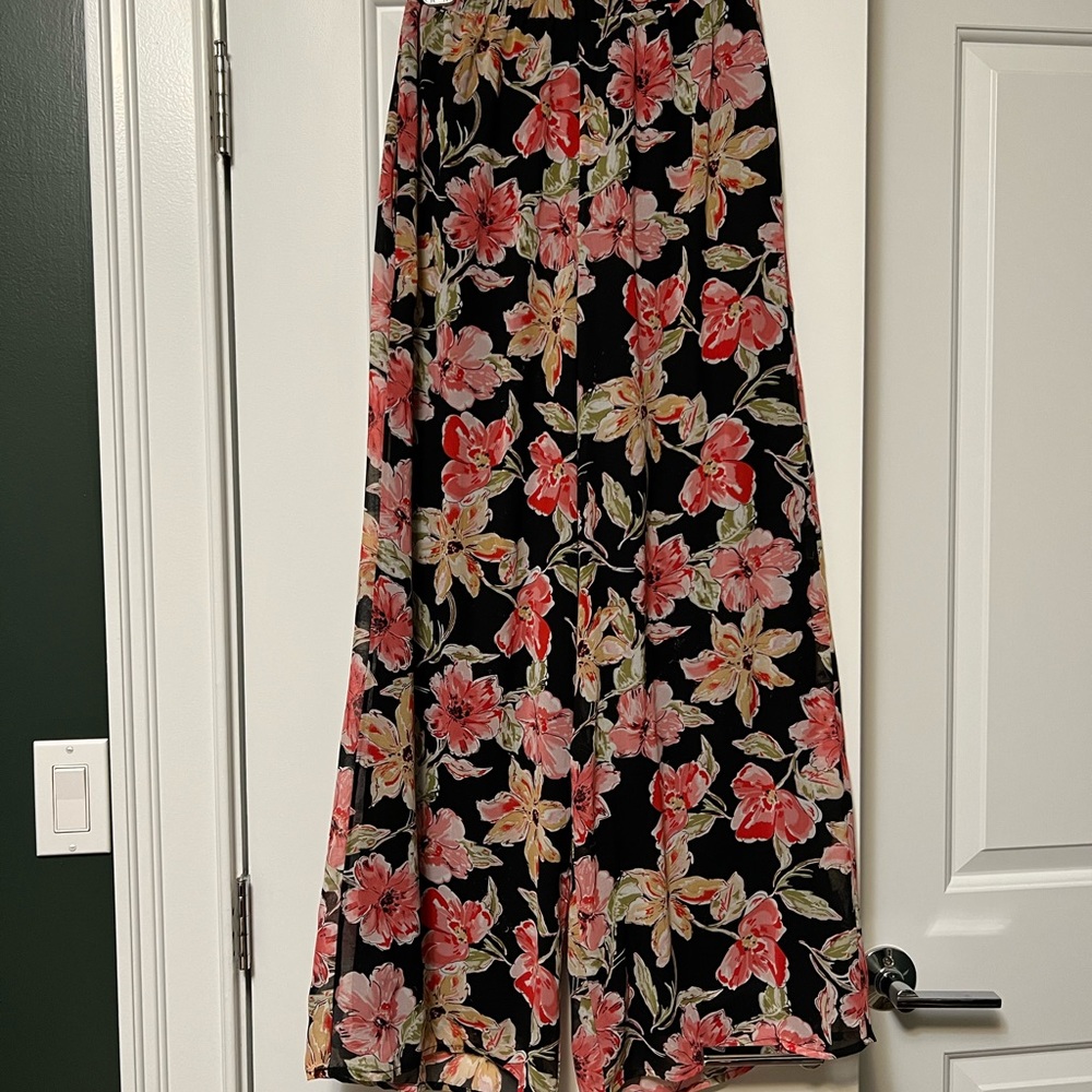 Lulus 2 piece resort wear set! Cropped top and high waisted pants. - Picture 8 of 10